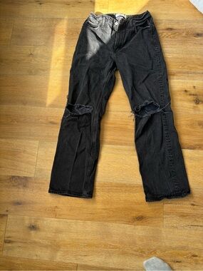 Abercrombie Curve Love 90’s Relaxed Women’s High-Rise Black Ripped Knee Jeans
